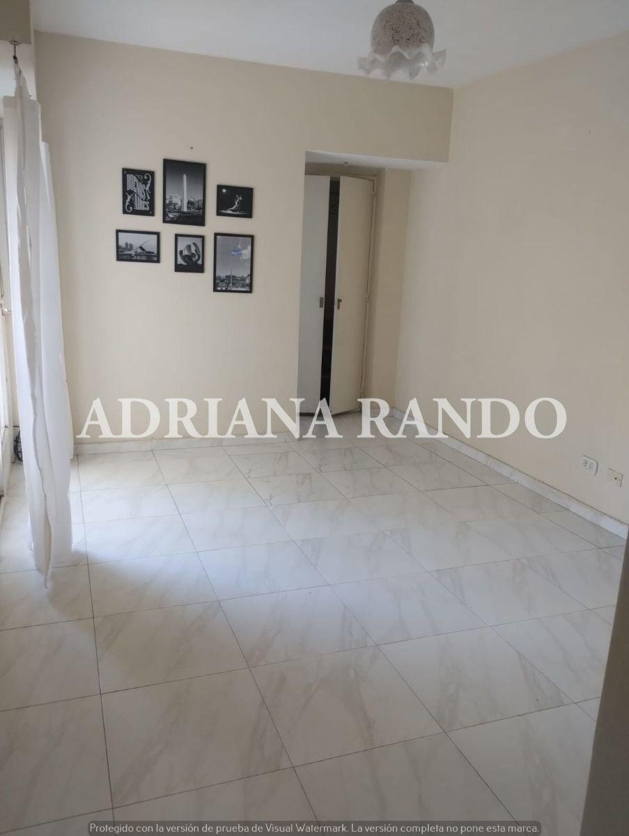 Monoambiente al lateral con balcón francés en Villa del Parque