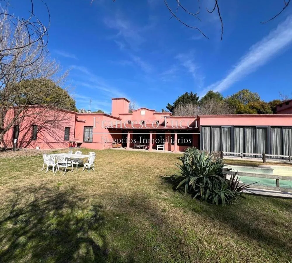 Country-style house with 5 bedrooms in Haras El Argentino, Luján