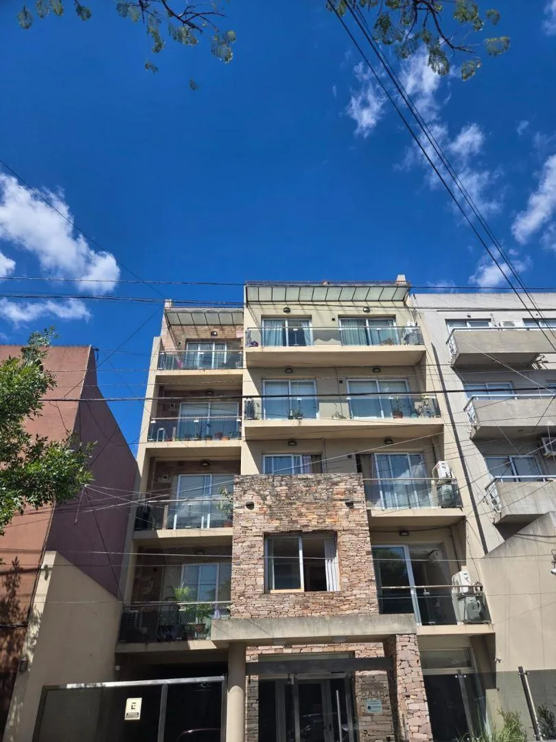Departamento de 2 ambientes con cochera y terraza privada en Castelar Norte