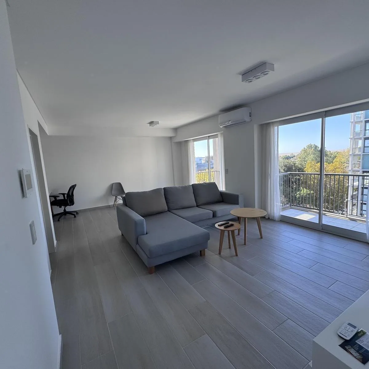 Apartamento de dois ambientes com vaga de garagem em Olivos