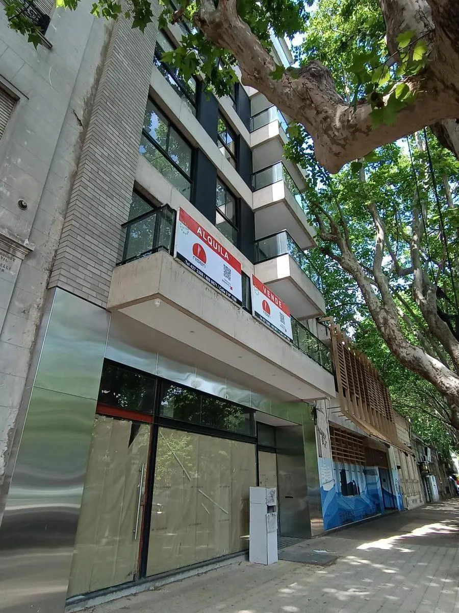 Apartamento de dois quartos (meio andar novo) em La Plata