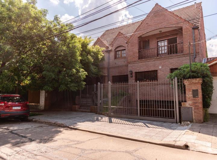 Four-bedroom house in Martínez near Av. Libertador