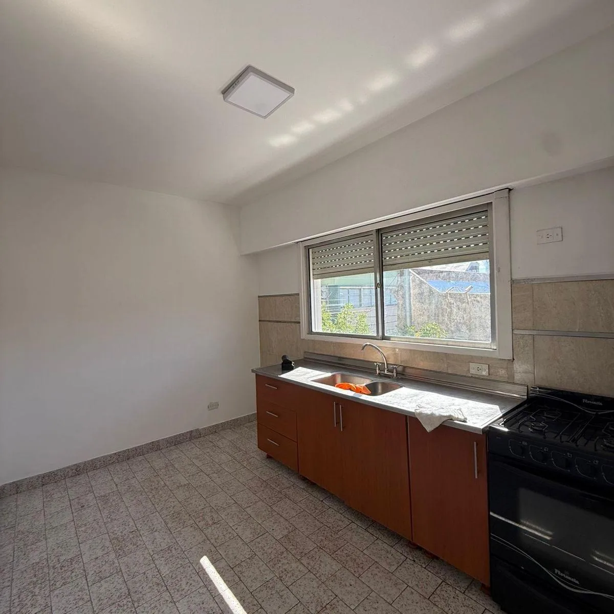 Two-bedroom apartment at street front in Zárate