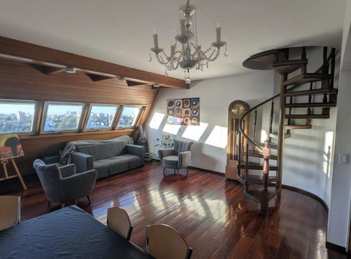 Трёхкомнатная квартира с балконом в Villa Devoto