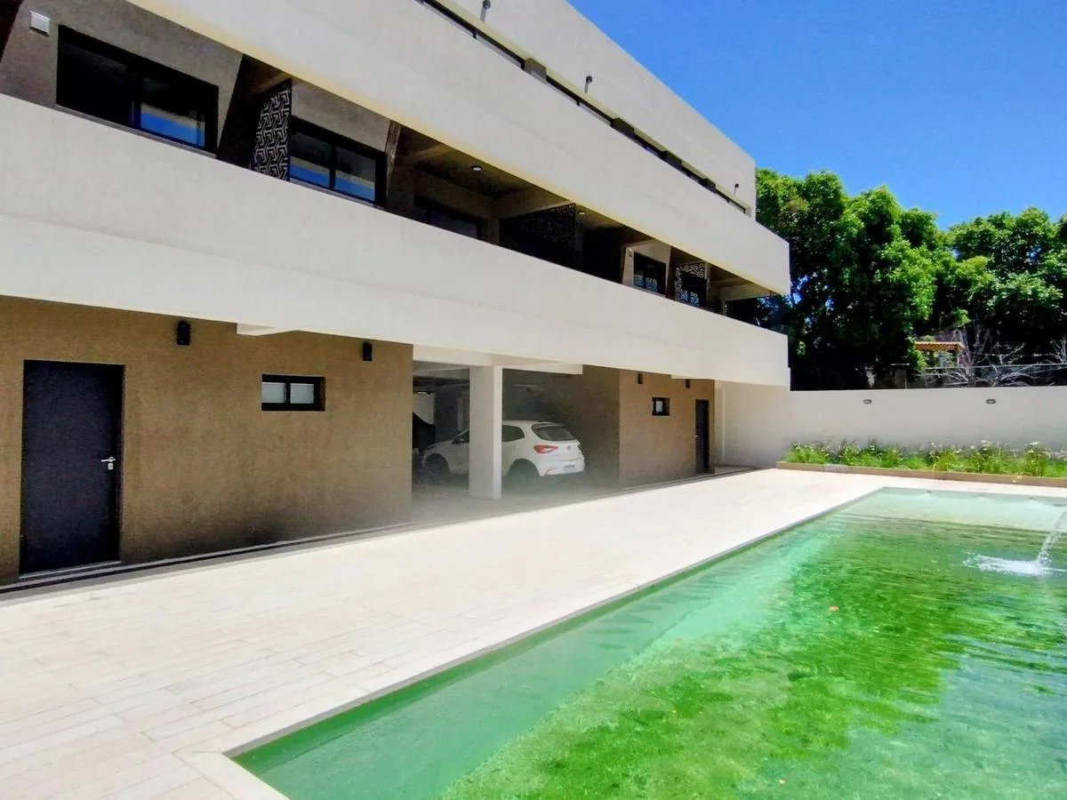 Apartamento novo com 4 dormitórios no centro de Ballester