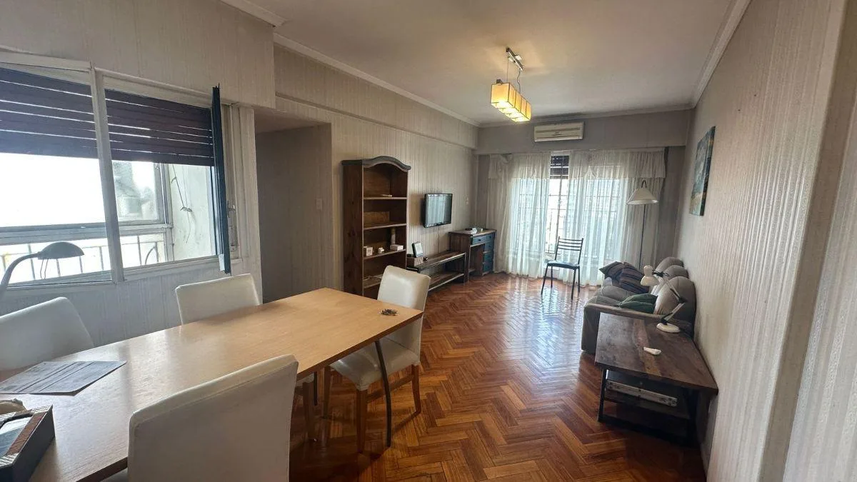 Semipiso de 4 ambientes con 3 dormitorios en Balvanera