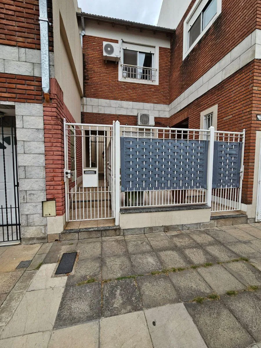 Departamento de 2 ambientes en Ramos Mejía con patio