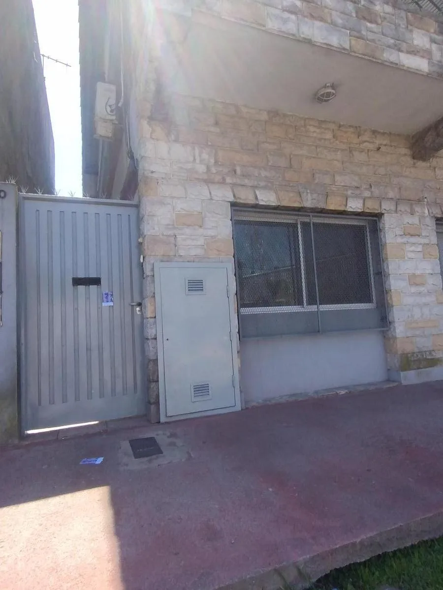 Front-facing studio apartment in Ezpeleta Este