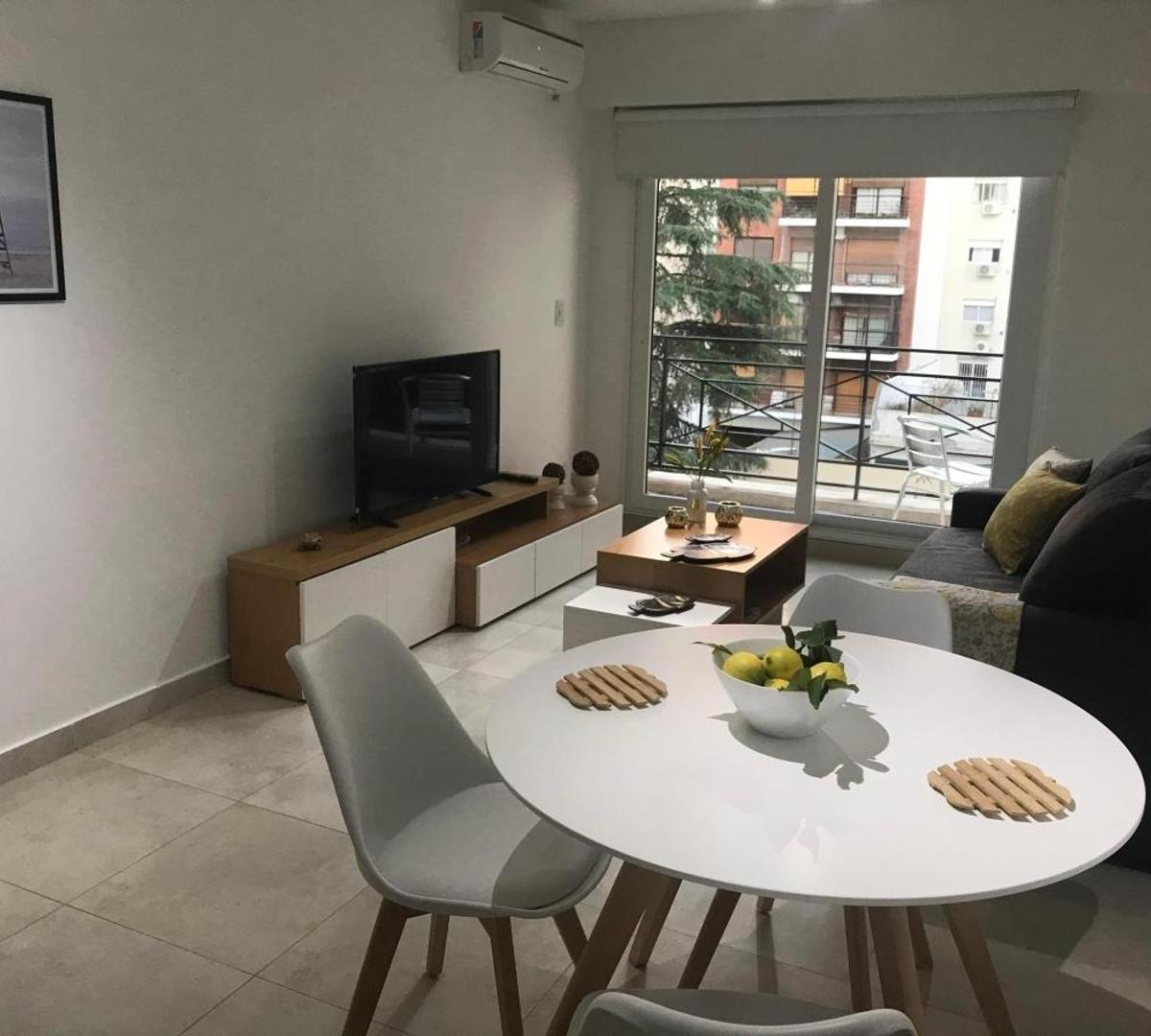 Двухкомнатная квартира с мебелью и парковочным местом в Núñez