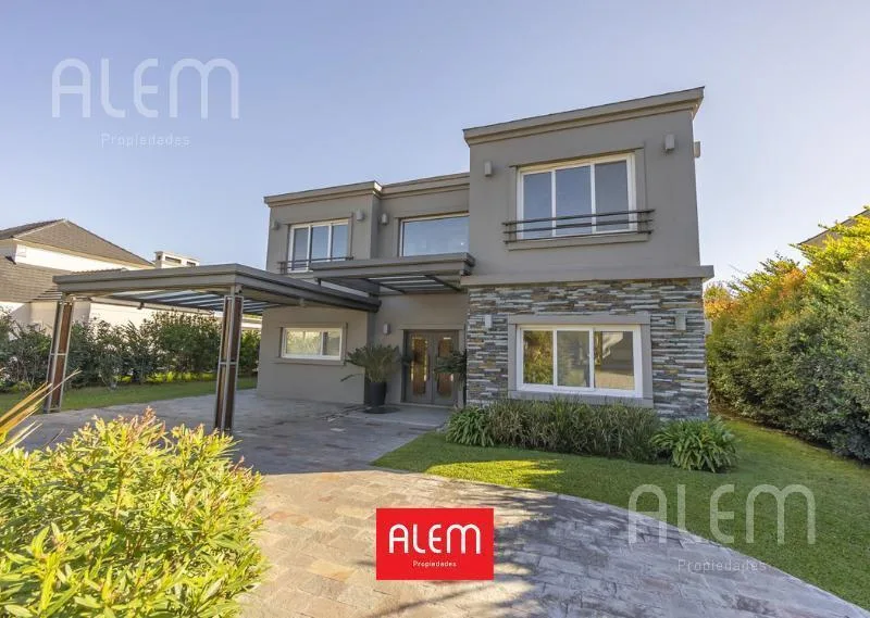 Four-bedroom house in Saint Thomas Canning