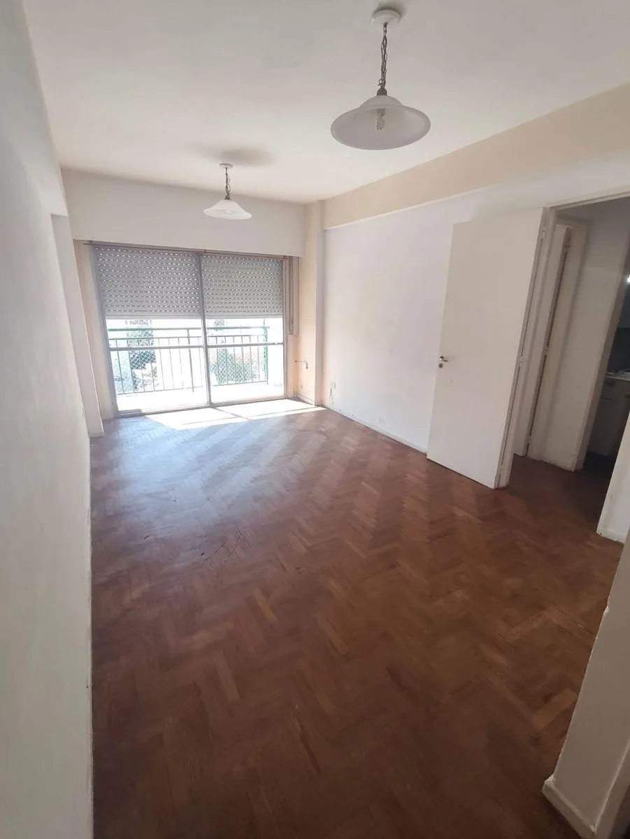Two-room apartment with balcony in Quilmes Centro