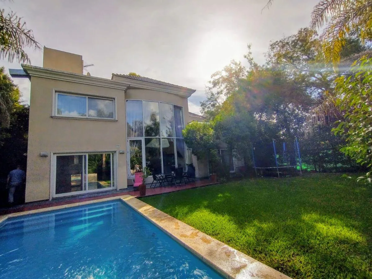 Casa com 5 quartos em Adrogué Chico