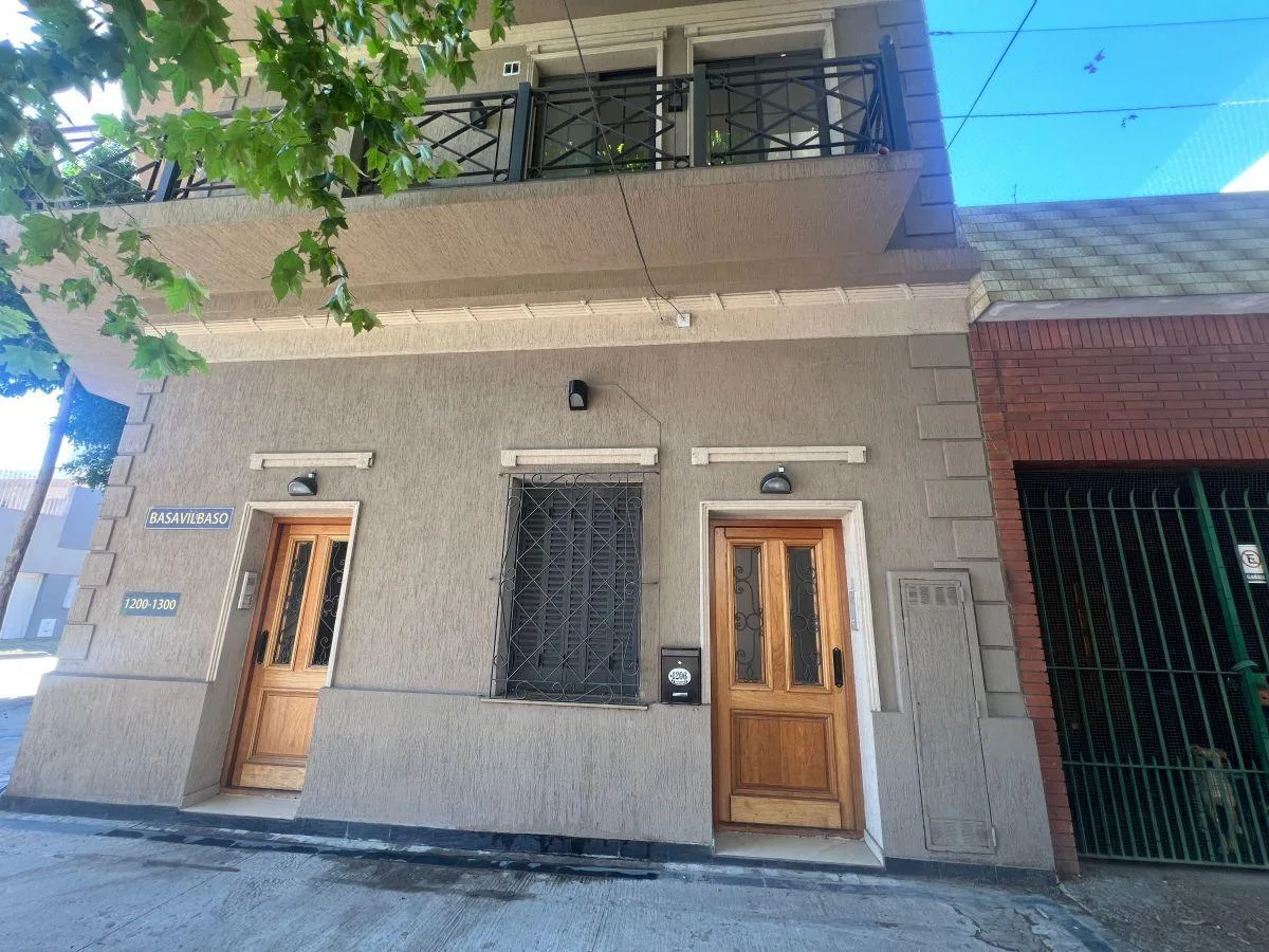 Apartamento duplex de 2 dormitórios em Lanús com varanda