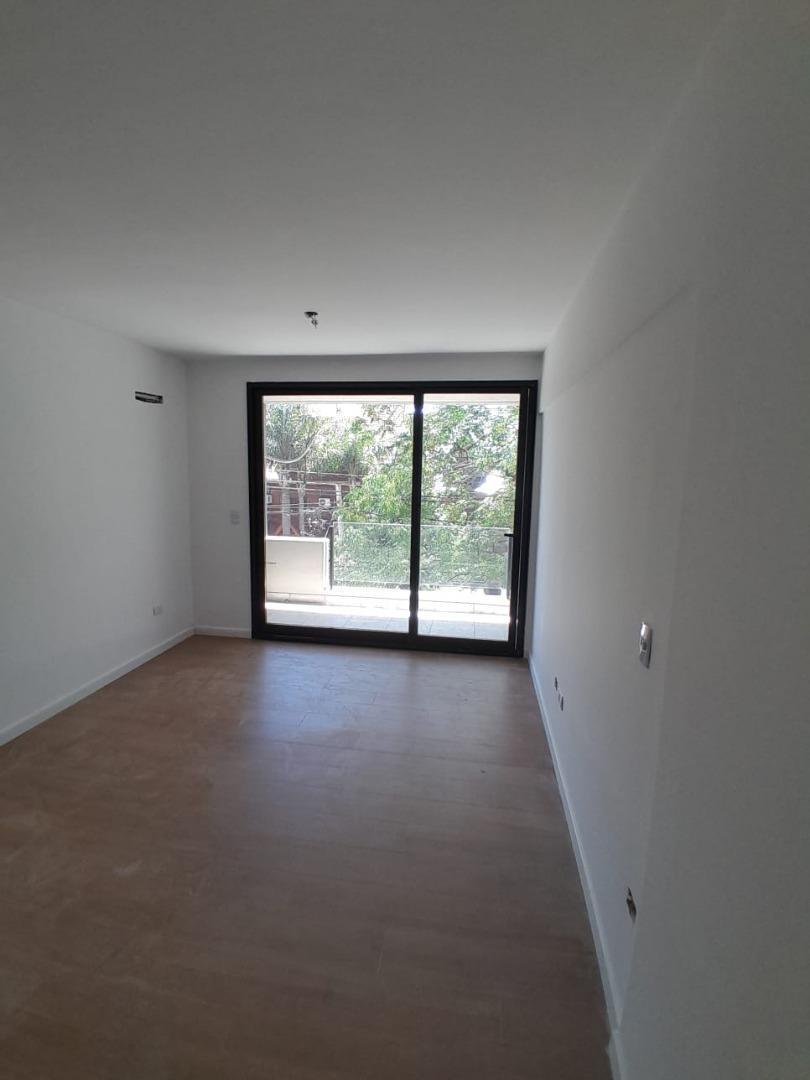 Monoambiente a estrenar al frente con balcón en Villa Urquiza