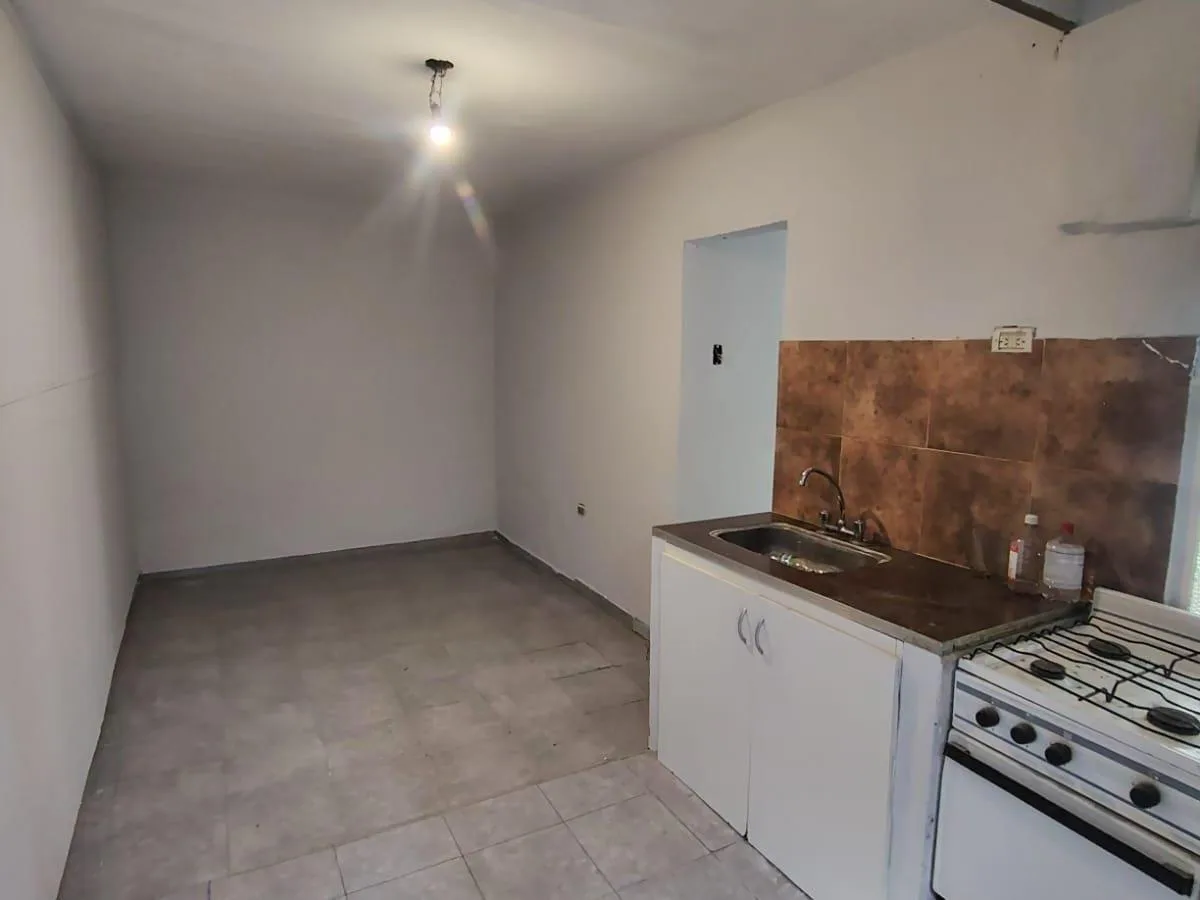 Departamento de 2 ambientes y 1/2 con patio en Morón Centro