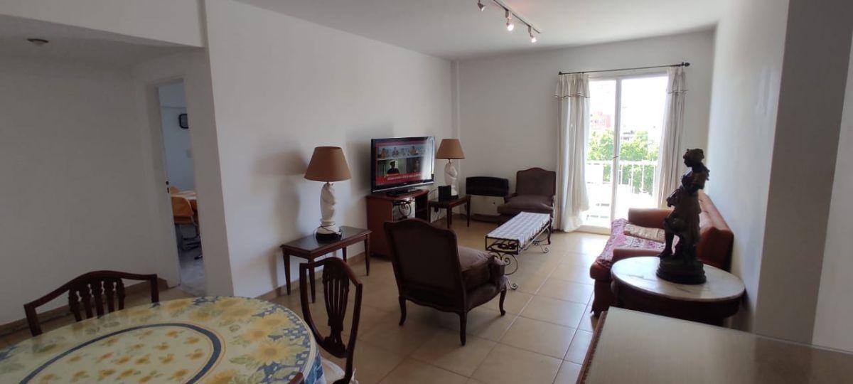 Меблированная 3-спальная квартира с 4 комнатами в Colegiales