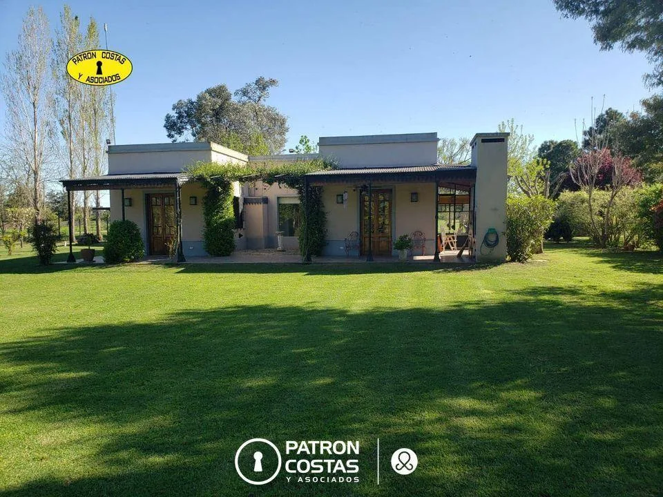 Six-bedroom house in Open Door, Luján