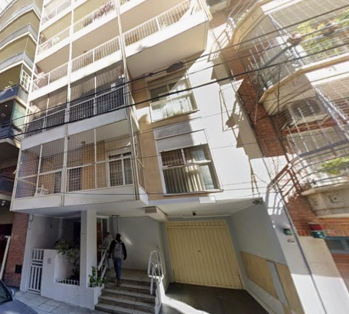Two-room apartment in Colegiales with separate kitchen and laundry