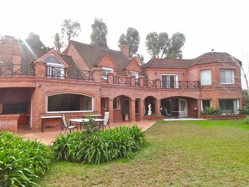 Four-bedroom house for rent in El Talar de Pacheco, Tigre