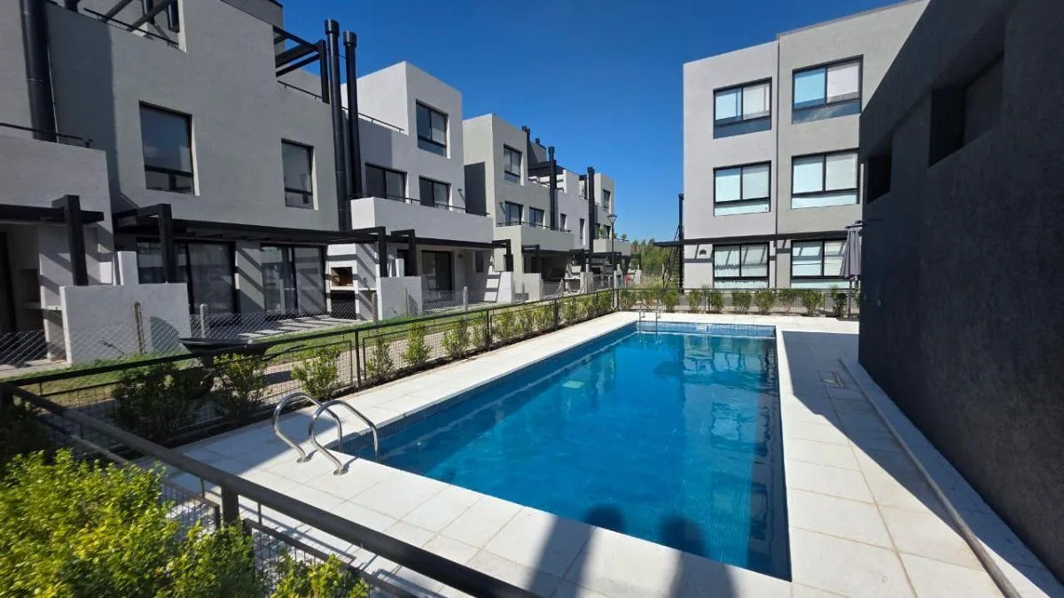 Двухуровневая квартира с 4 спальнями в Tigre