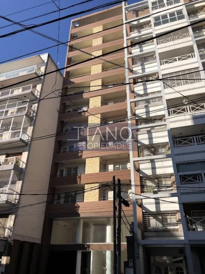 Monoambiente a estrenar con balcón y cochera descubierta en Lanús Oeste