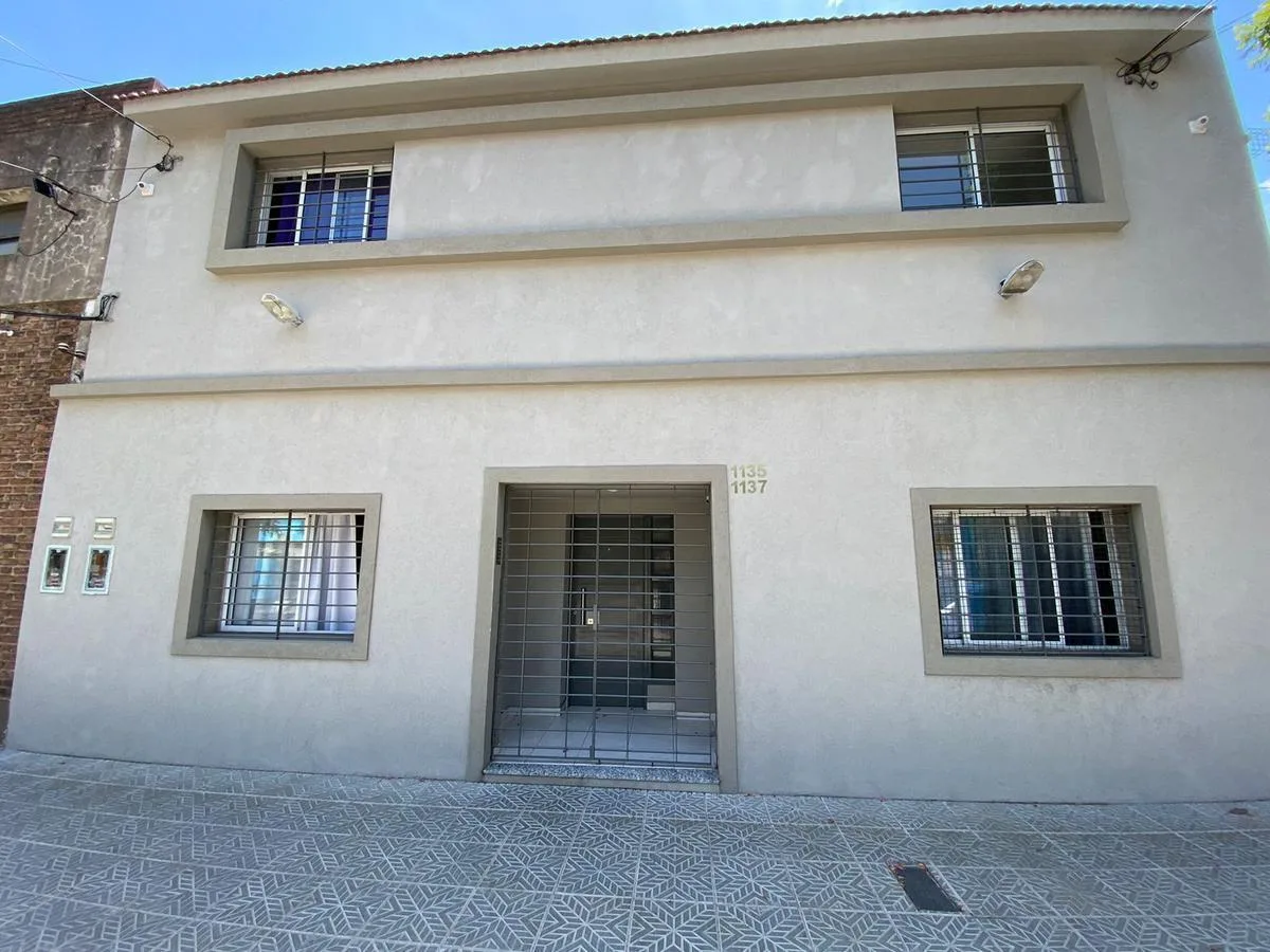 Departamento de 3 ambientes en 1° piso refaccionado en Morón Norte