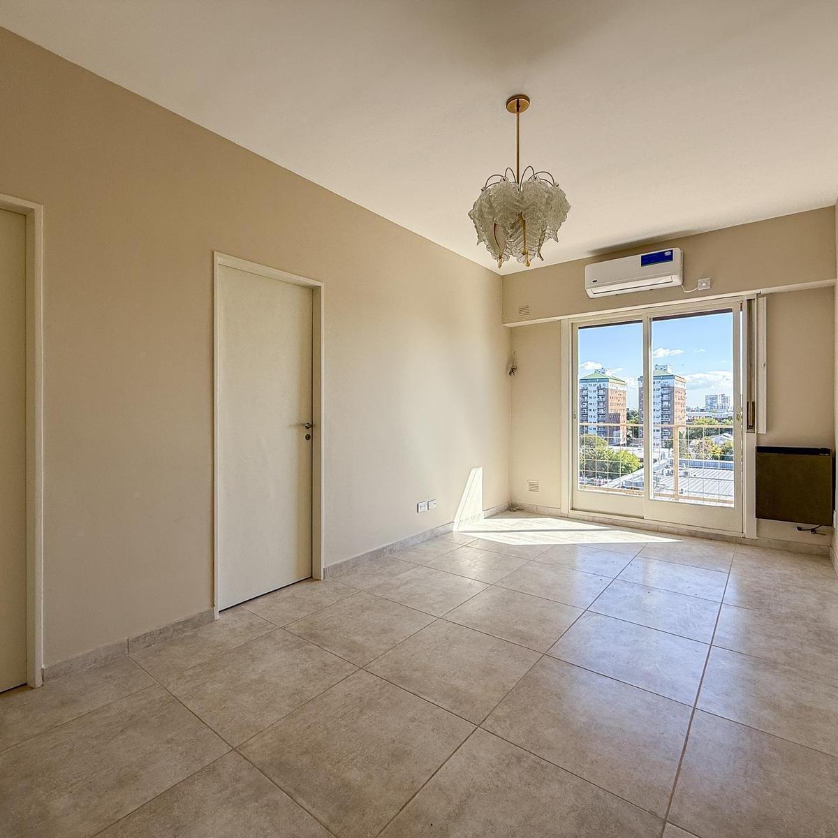 Departamento de 2 ambientes con balcón en Versalles