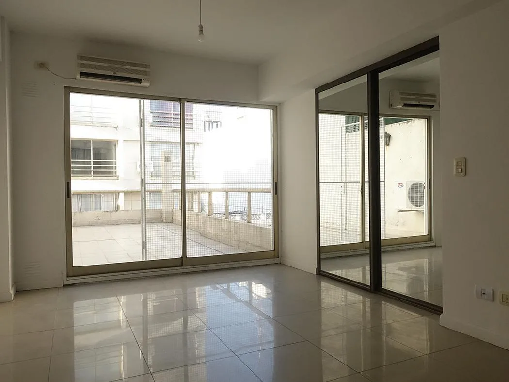 Квартира-студия в аренду без мебели в Monserrat