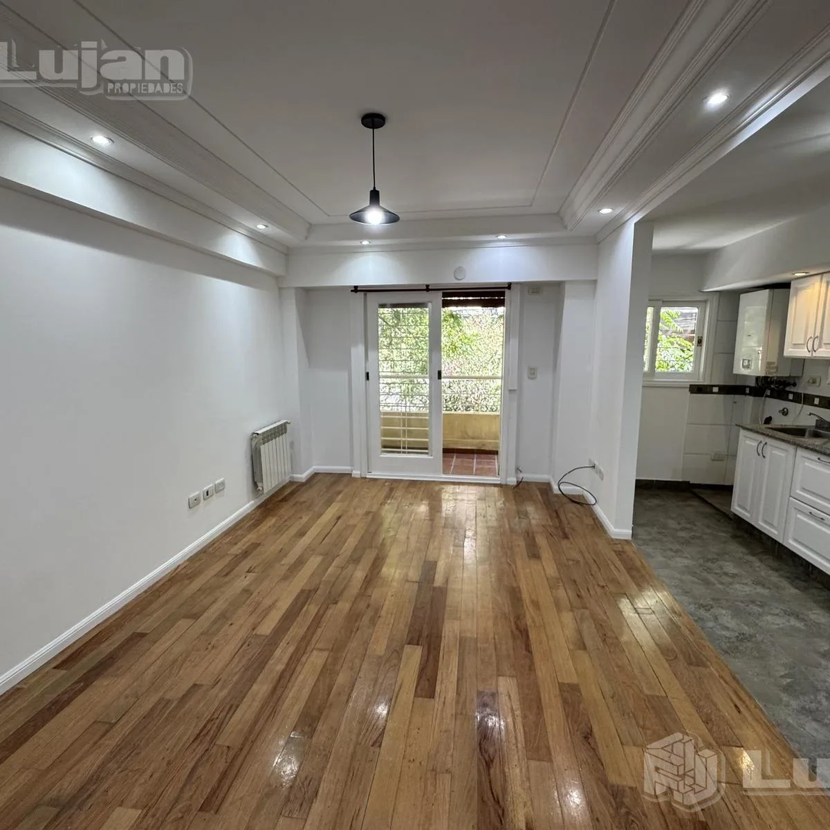 Departamento de 2 ambientes al frente en Flores