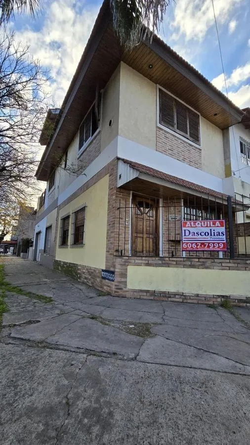 Two-storey corner PH with 2 bedrooms in Lomas de Zamora