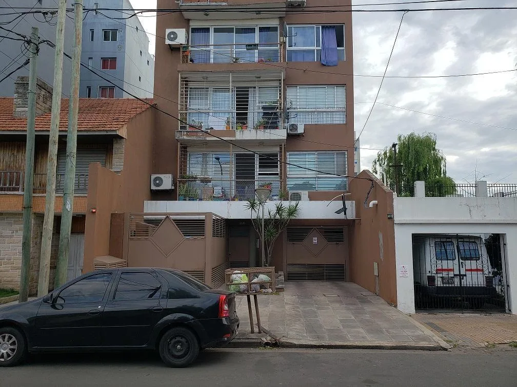 Apartamento de 2 ambientes com 1 quarto em Lanús
