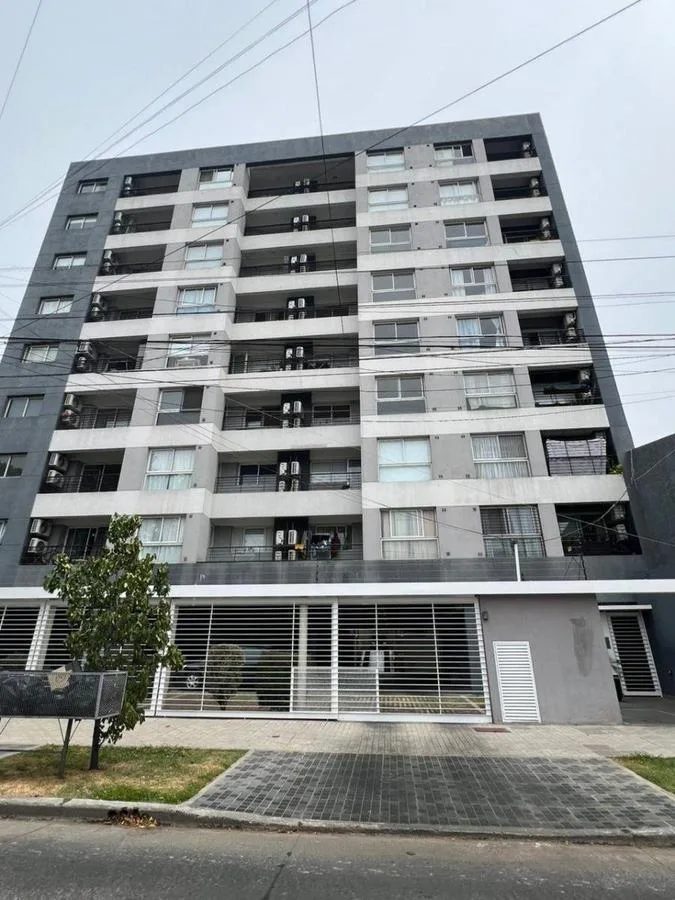 Apartamento de dois ambientes com vaga de garagem em Lanús