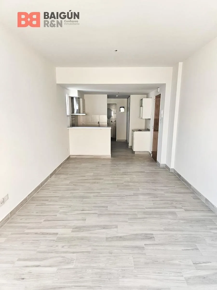 Квартира-студия с балконом в Monserrat