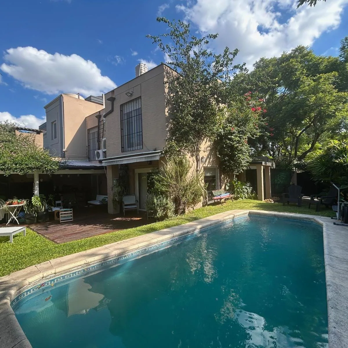 Casa de 4 Dorm. en Alquiler con o Sin Muebles, Próxima Centro Comercial La Horqueta