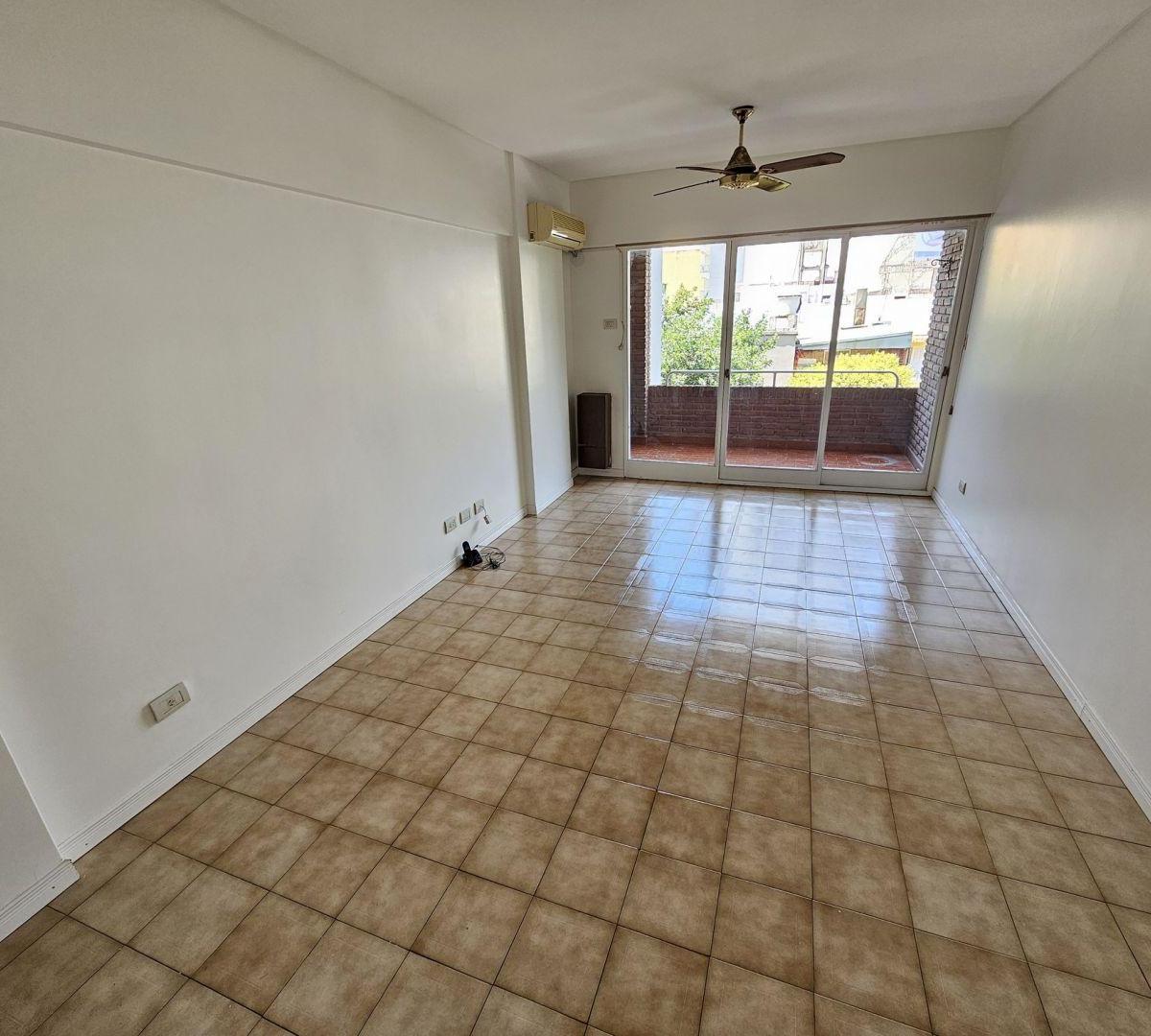 Studio apartment in Núñez with balcony