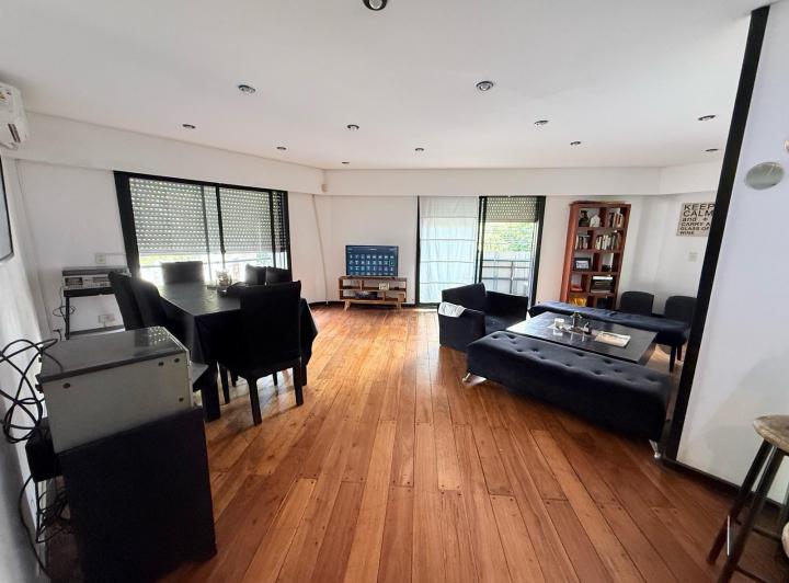 Casa em esquina de 5 dormitórios em Palermo