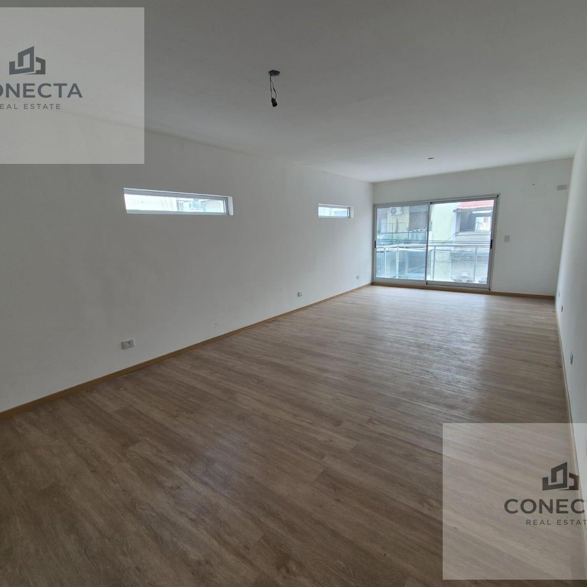 Divisible monoambiente de 40 m² con balcón al frente en Almagro