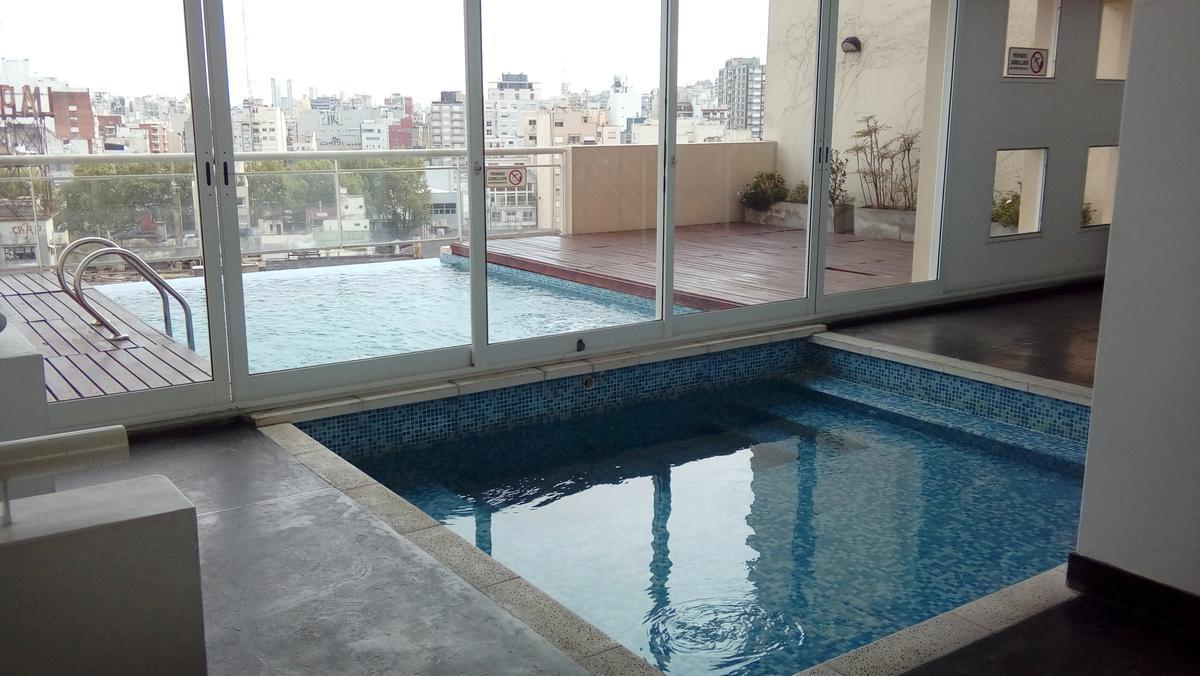 Apartamento de 2 ambientes com varanda de frente em Almagro