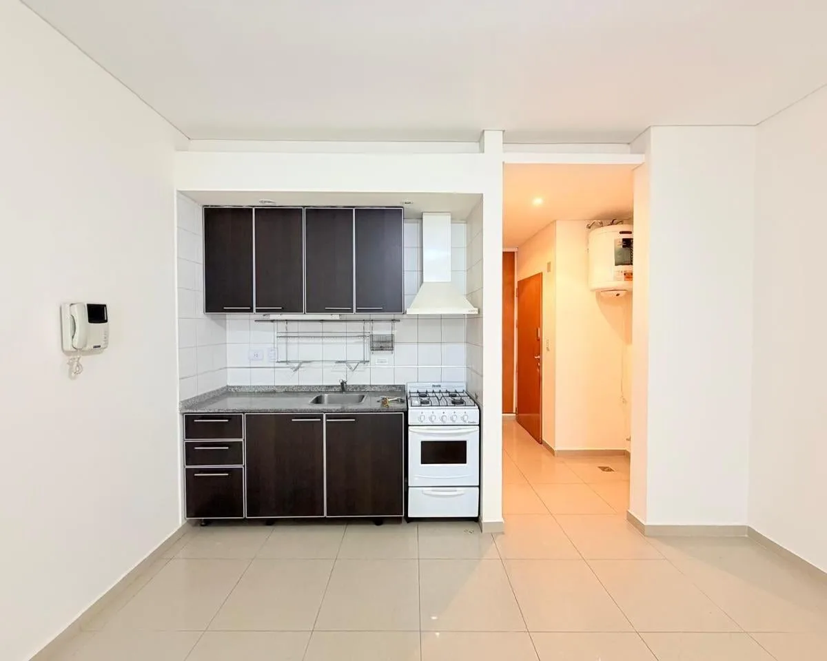 Monoambiente con patio en alquiler en Villa del Parque