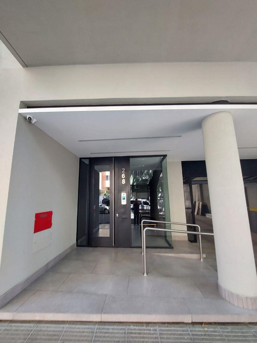 Divisible studio apartment with patio terrace in Almagro