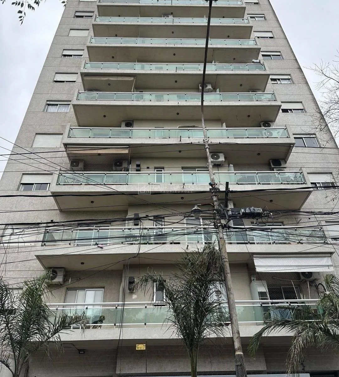 Квартира с 2 спальнями на улицу в Caseros (Tres de Febrero), с балконом