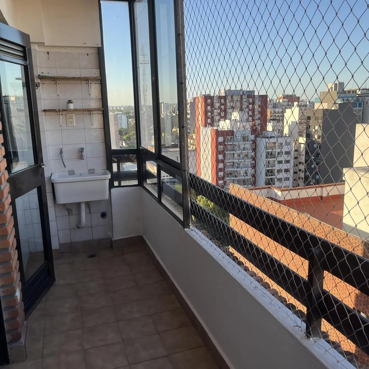 Departamento de 2 ambientes en esquina con balcón corrido en Villa Urquiza