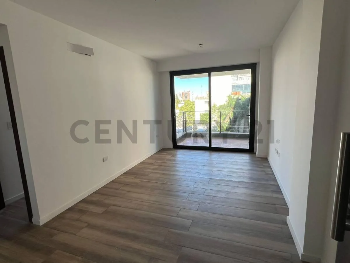 Apartamento 1 dormitório com varanda