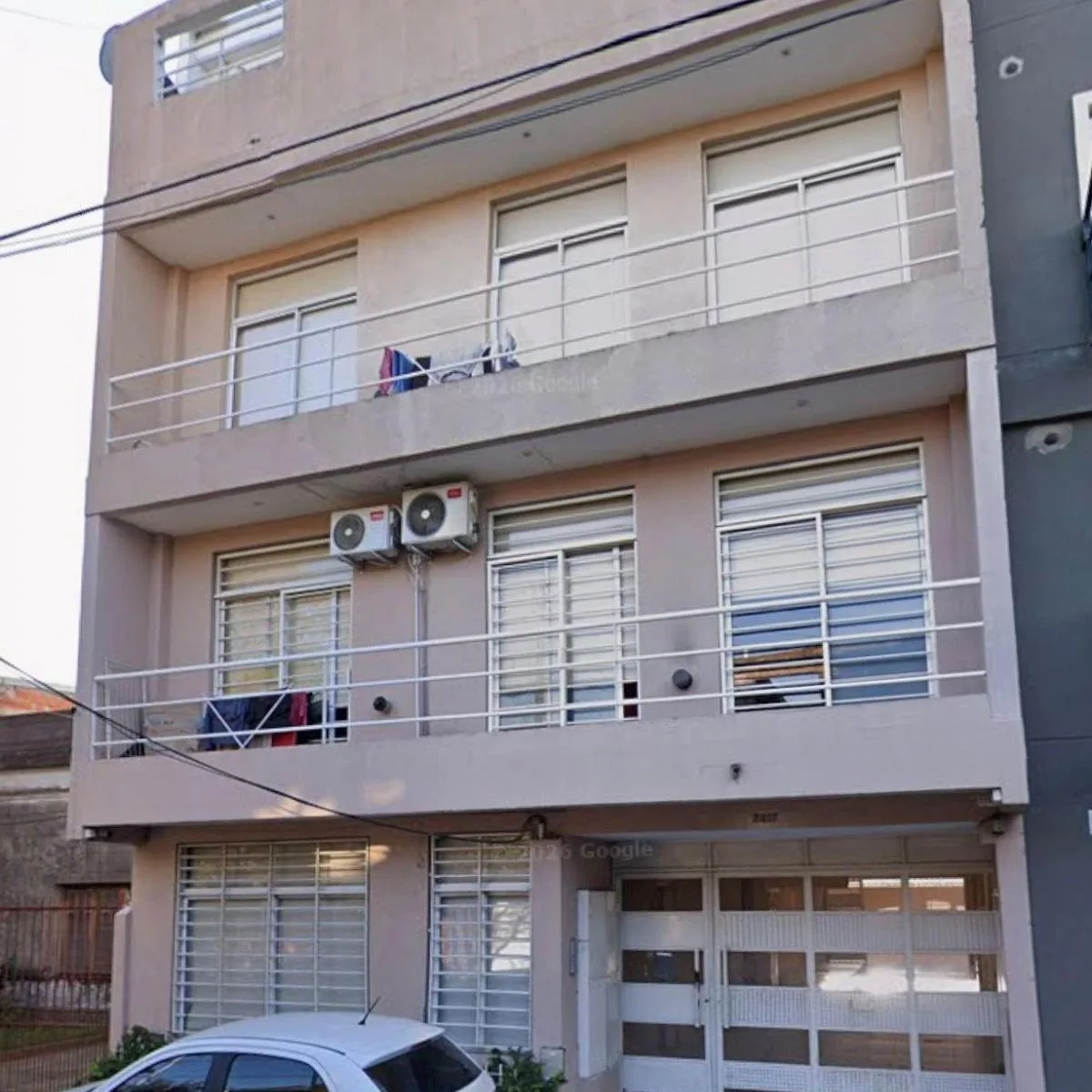 Meio andar de três ambientes com 2 quartos para alugar em Lanús