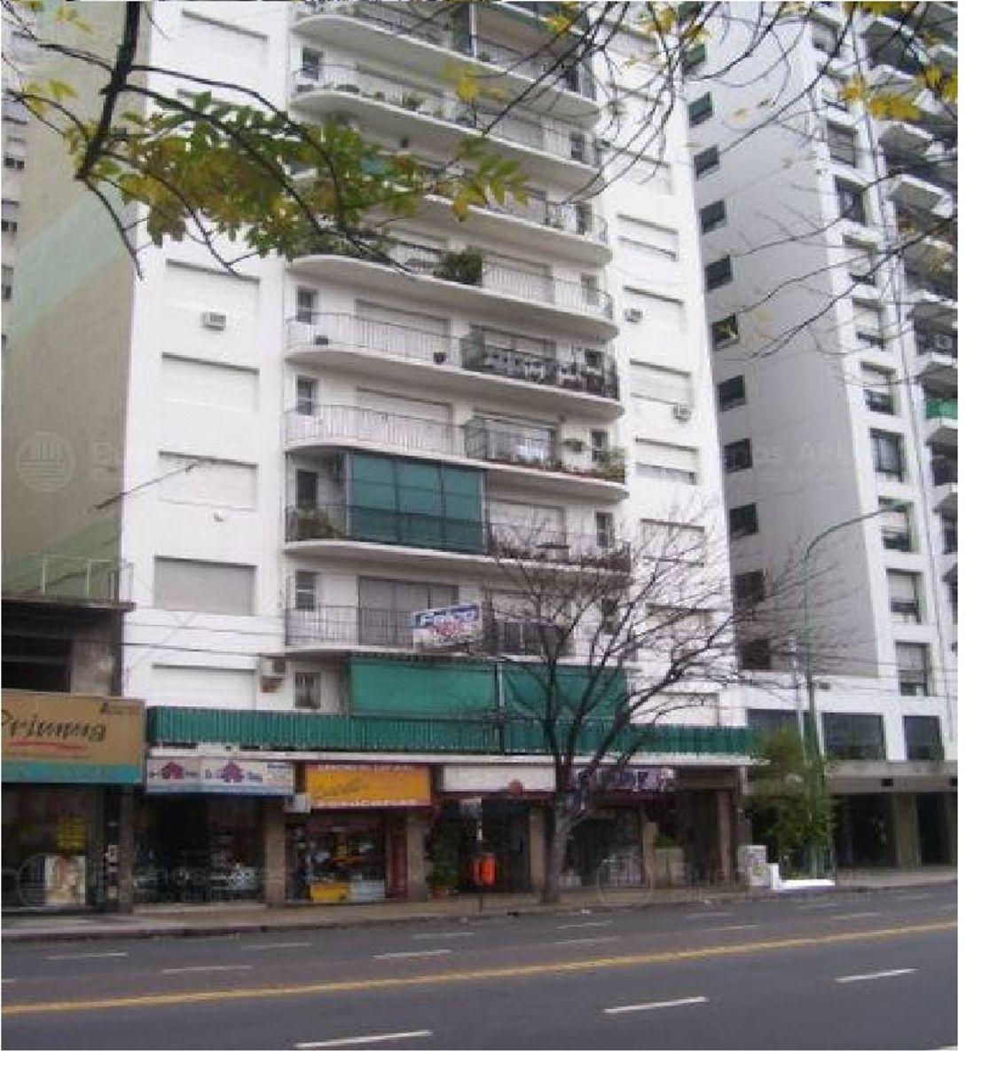 Departamento de 3 ambientes lateral en Floresta