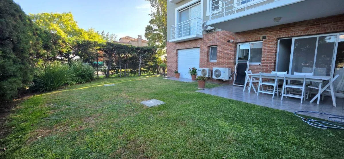 One-bedroom ground-floor apartment with garden in Tigre