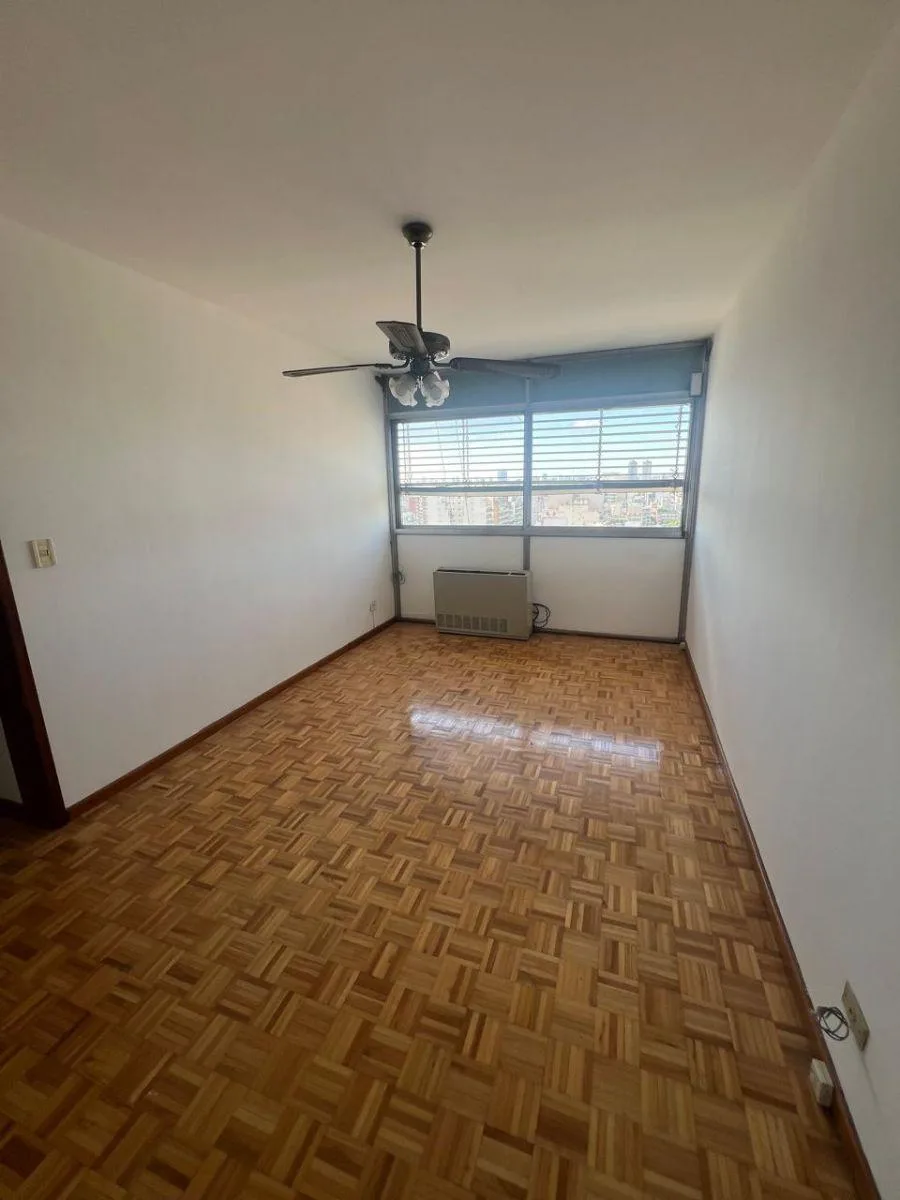 Departamento de 4 ambientes en Flores