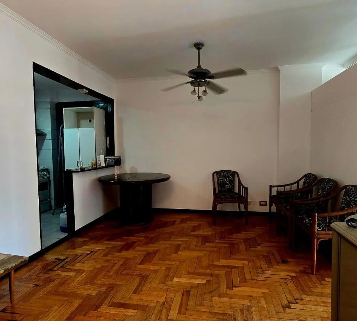 Departamento de 2 ambientes con balcón y cochera en Almagro