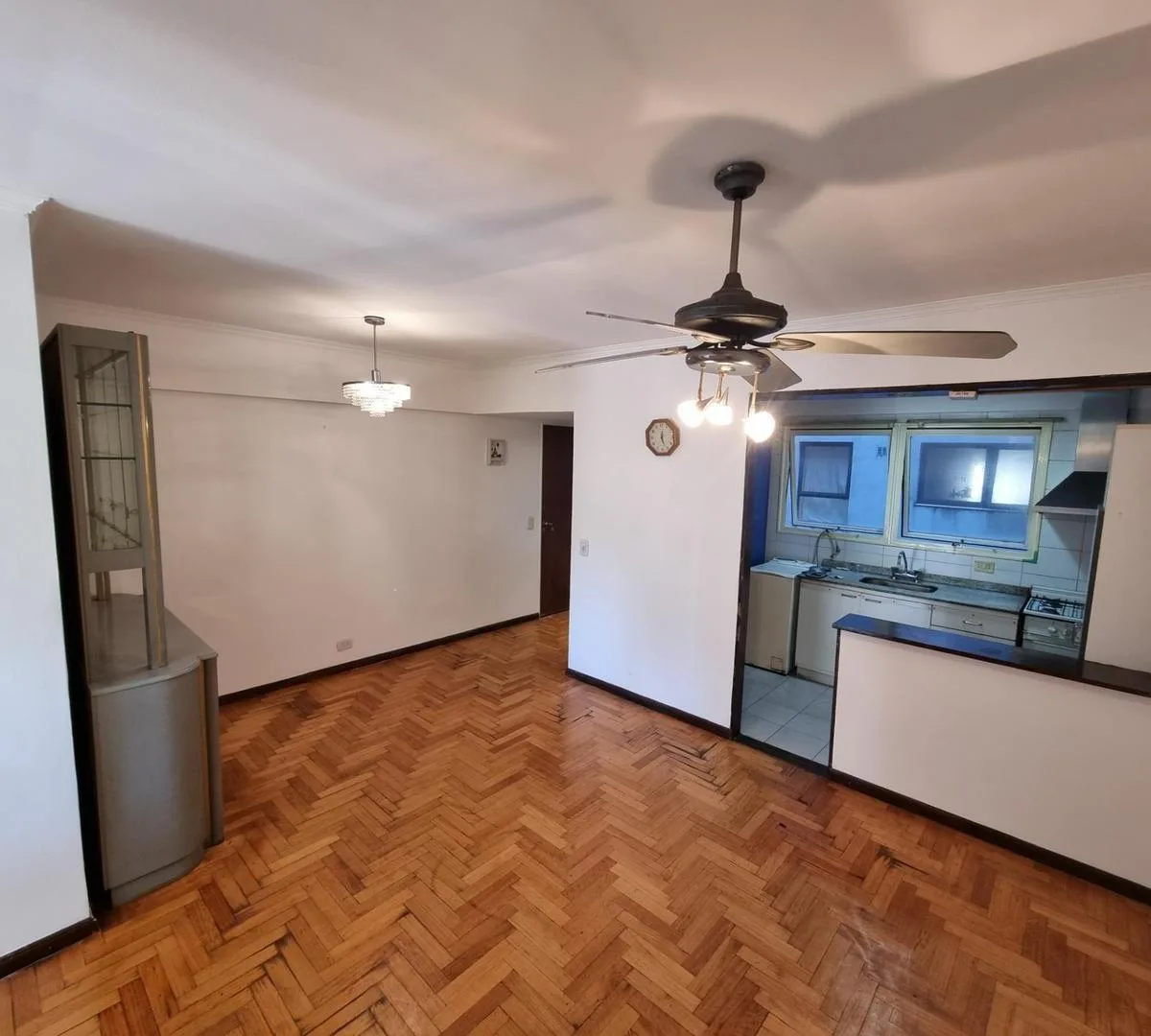 Apartment with balcony and parking in Almagro
