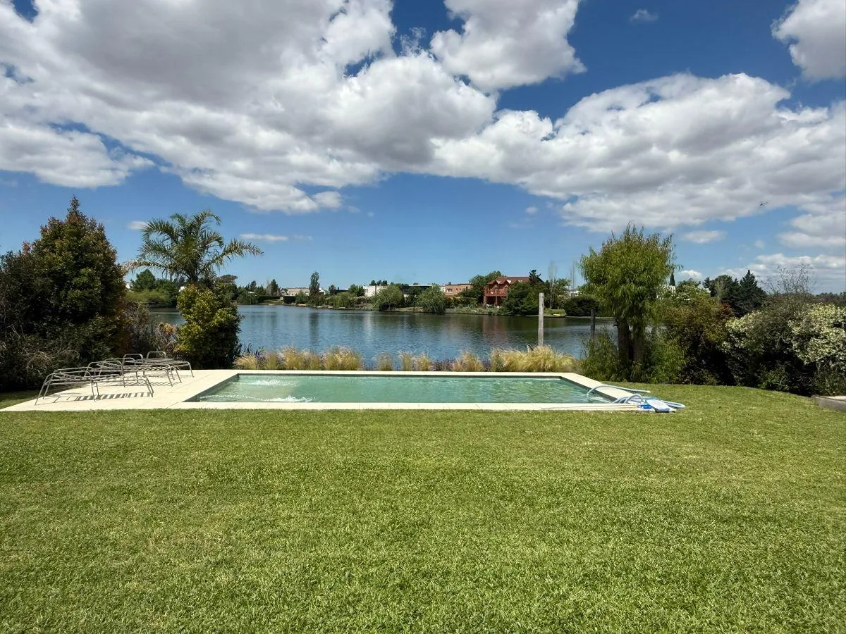 Casa de 5 dormitórios em Tigre, Lagos del Norte